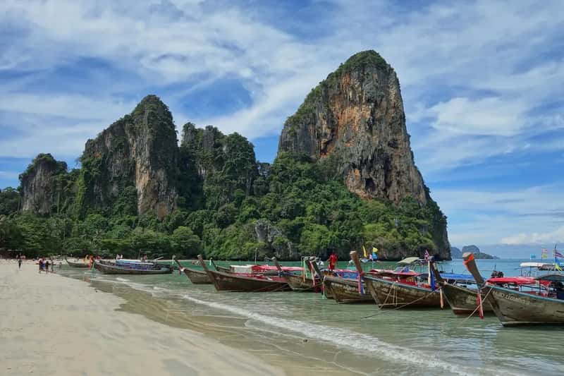 Thailand: Tropical Paradise With Modern Facilities (Image Credits: Pixabay)