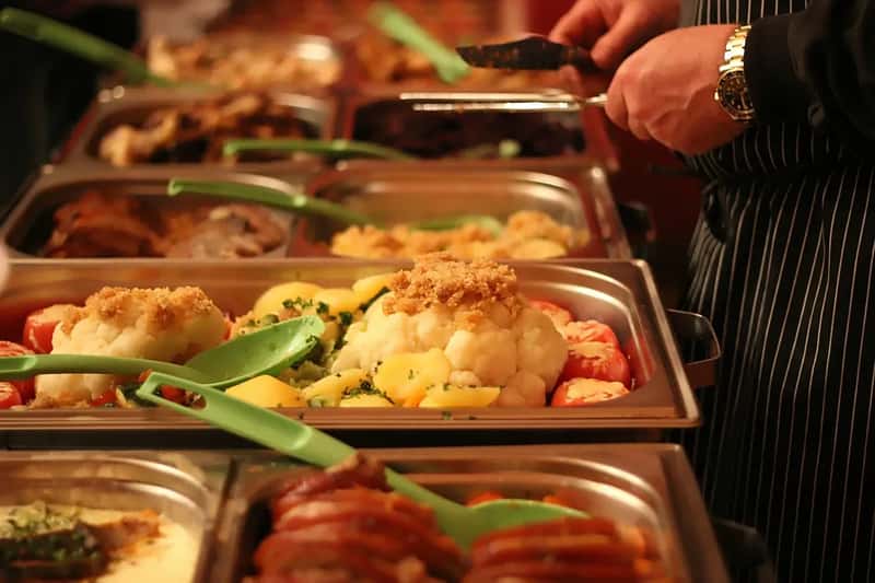 #6 - Buffet Dinner Is Secretly One of the Best Meals on the Ship (Image Credits: Pixabay)