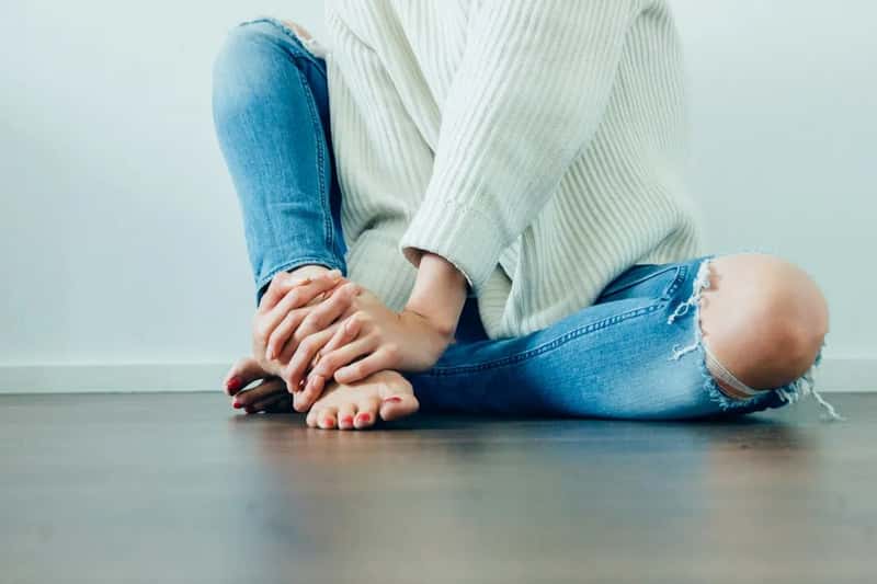4. Leg swelling that only affects one side (Image Credits: Unsplash)
