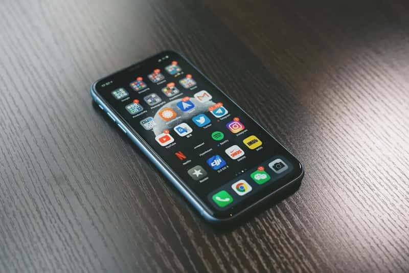 1. Doomscrolling flight updates, news, or social media right before bed (Image Credits: Unsplash)