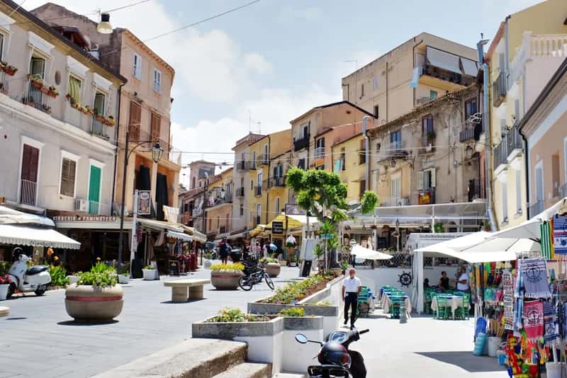Via Appia, Italy (Image Credits: Unsplash)