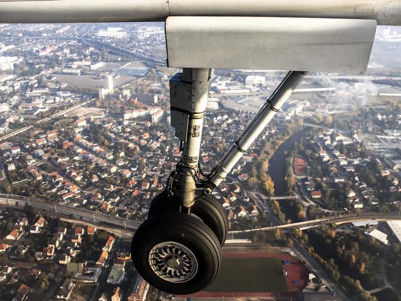 6. Landing gear extending and locking before touchdown (Image Credits: Unsplash)