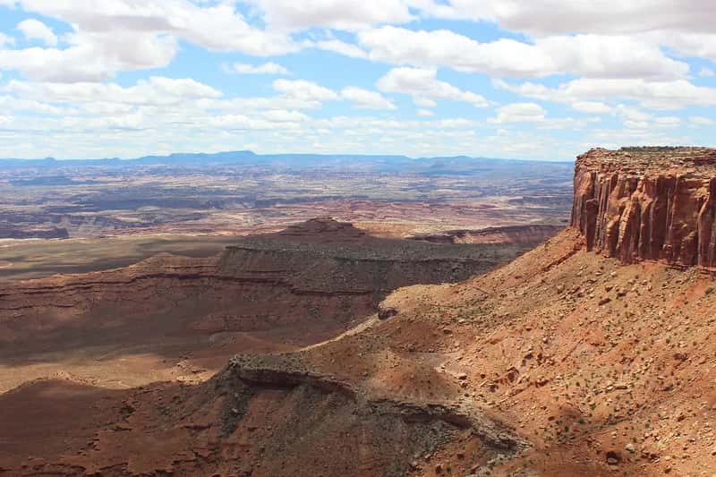 #2 - Stepping Over Safety Barriers at Scenic Overlooks (Image Credits: Pixabay)