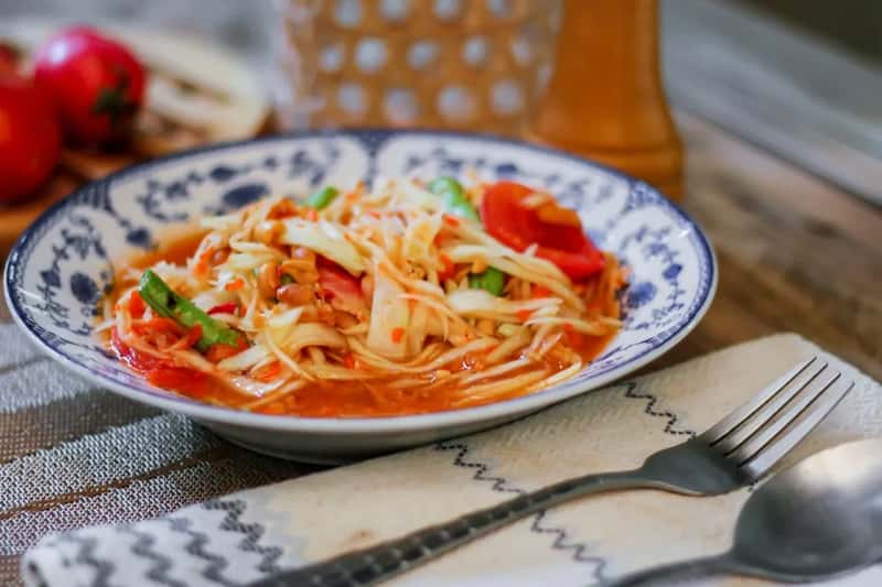 Som Tam, Green Papaya Salad with a Kick (Image Credits: Unsplash)