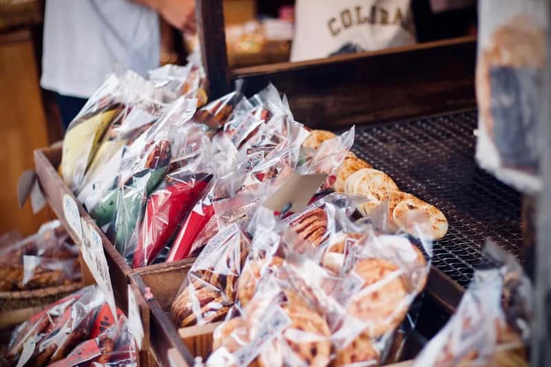 Japanese senbei rice crackers (Image Credits: Unsplash)