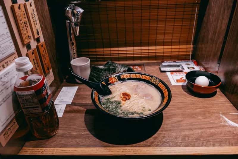 Slurp Noodles Standing Up (Image Credits: Pexels)