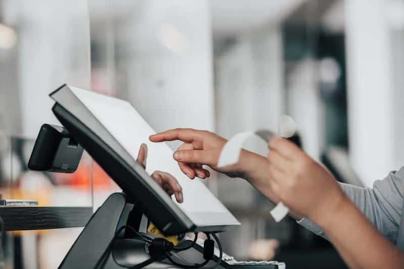 9. Not checking the bill before tipping room service or spa treatments (Image Credits: Unsplash)