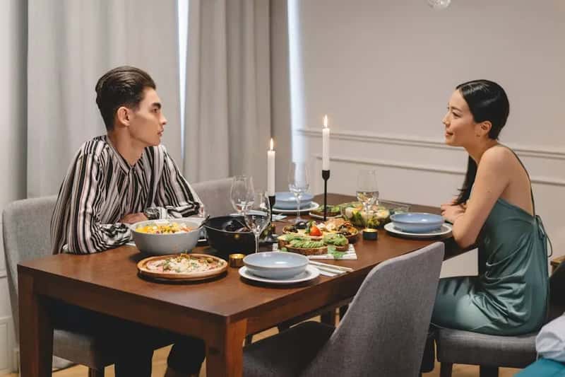 The Meals: Communicating Without Words Over a Three-Course Dinner (Image Credits: Pexels)
