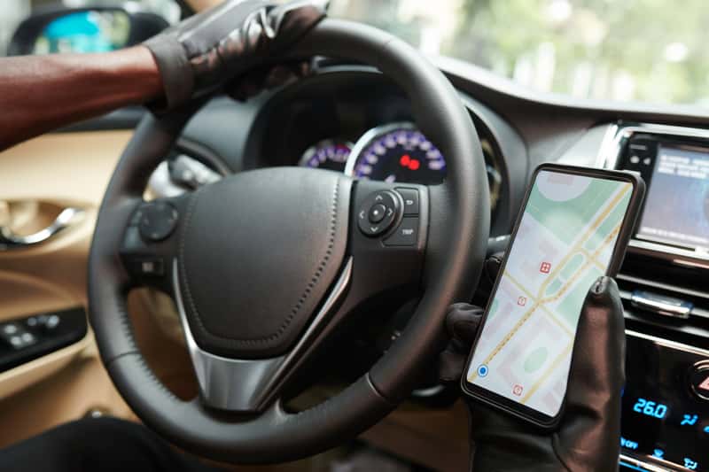 Vehicle and Document Verification Red Flags (Image Credits: Shutterstock)