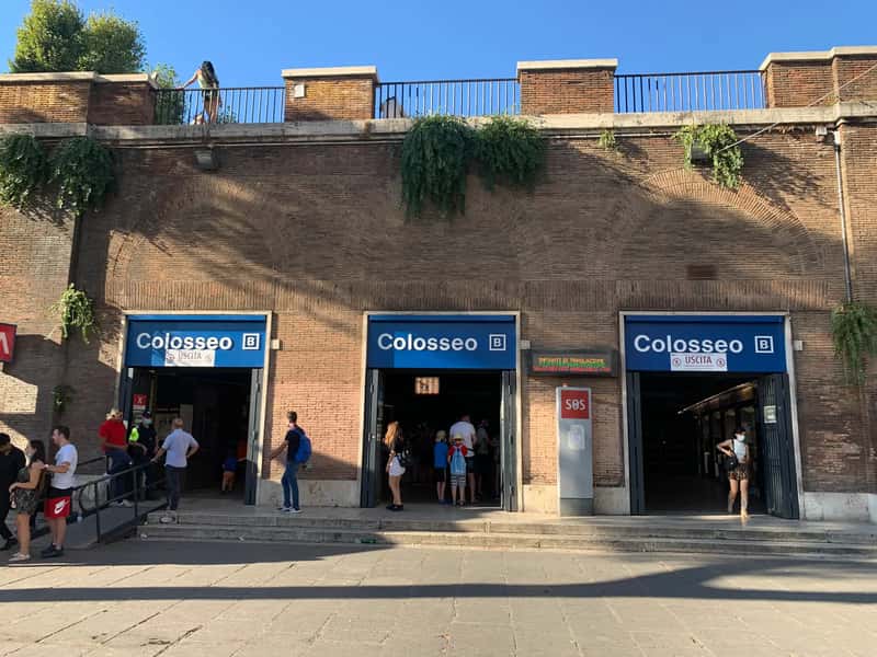 Colosseo – Fori Imperiali Station, Rome (By Chabe01, CC BY-SA 4.0)