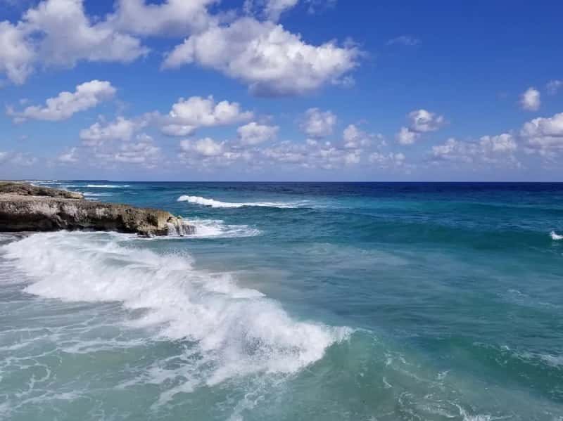Cruise crowds without losing the island (Image Credits: Unsplash)