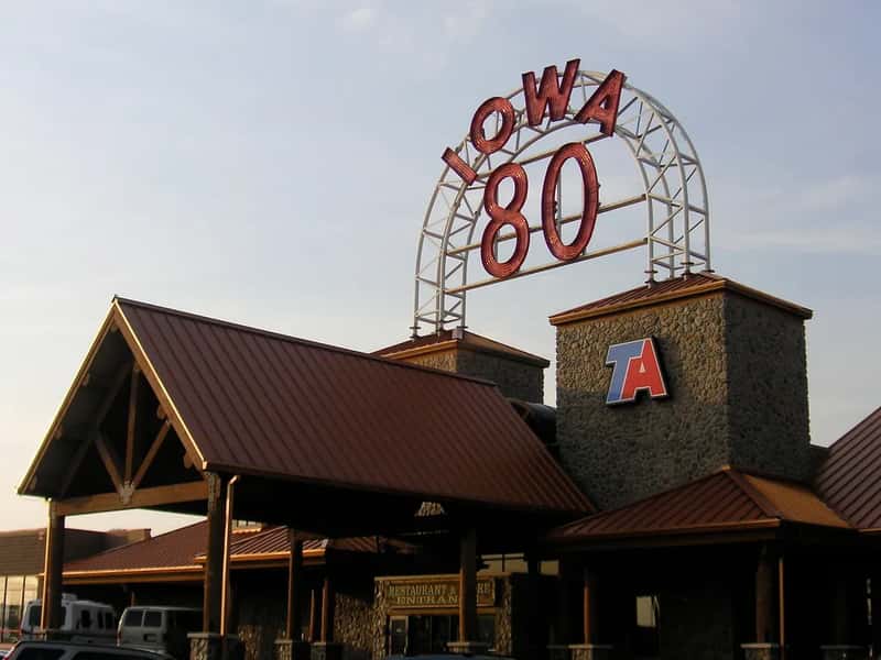 1. Iowa 80, The World's Largest Truckstop (blmurch, Flickr, CC BY 2.0)