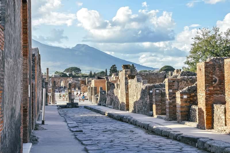 Pompeii: Ancient Ruins Under Modern Pressure (Image Credits: Pixabay)