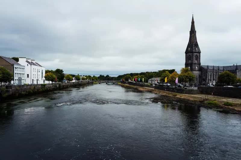 2. Ireland - Warm Communities and a Rising Peace Ranking (Image Credits: Pexels)