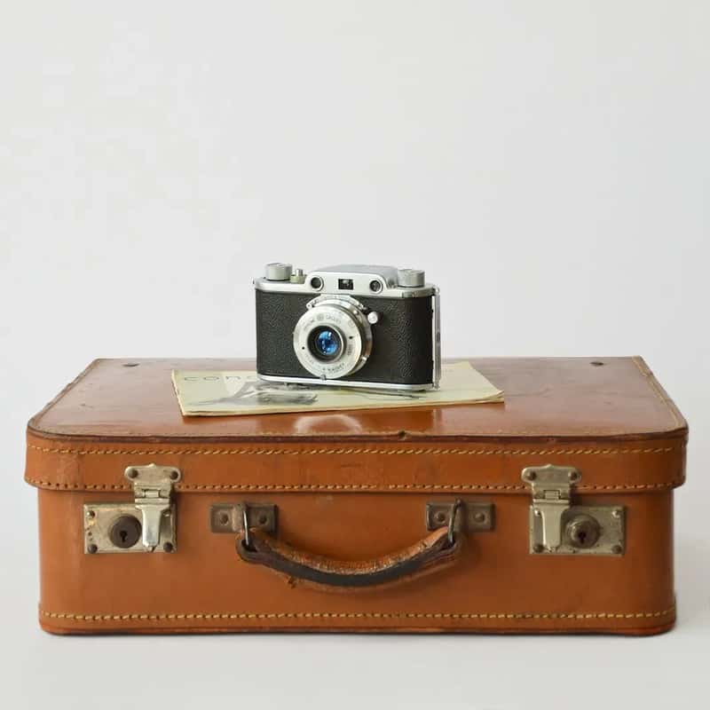 #2 β Leaving Bags Unlabeled and Untracked (Image Credits: Unsplash)