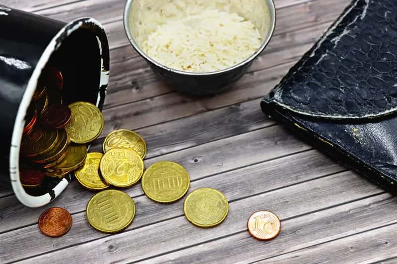 1. Tipping culture works completely differently (Image Credits: Pexels)