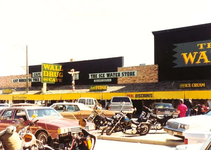 2. Wall Drug, Wall, SD (Stabbur's Master, Flickr, CC BY-SA 2.0)
