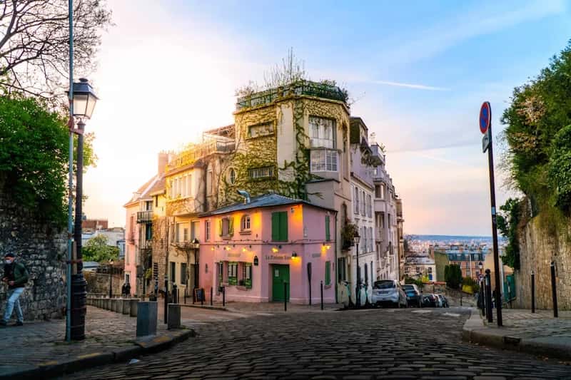 8. Montmartre, Paris (Image Credits: Unsplash)