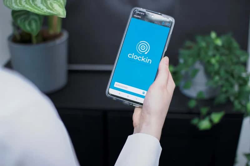1. They finish online check-in weeks in advance (Image Credits: Unsplash)