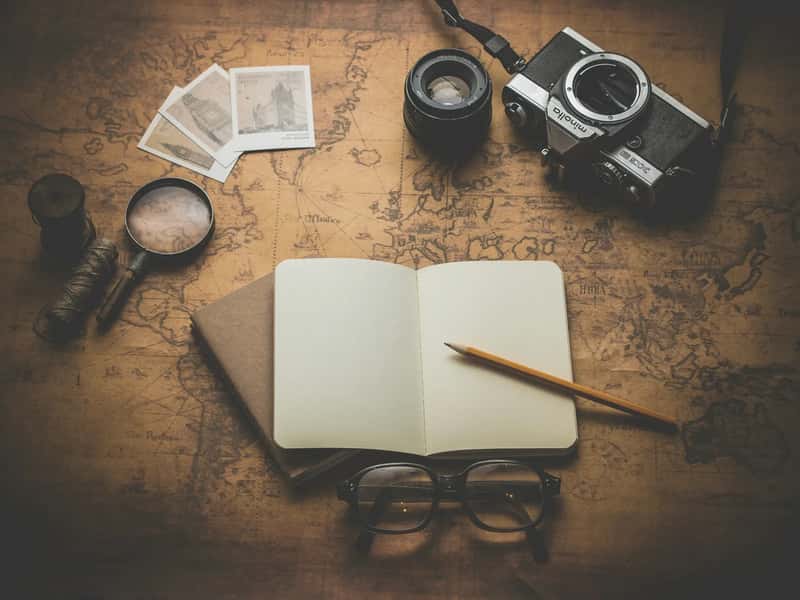3. A actual paper journal and pen (Image Credits: Unsplash)