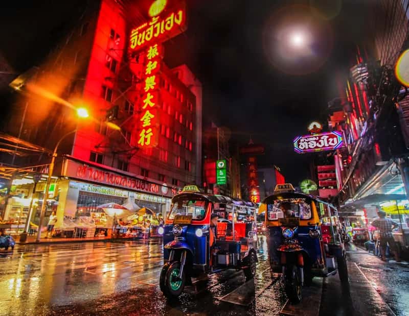 3. Bangkok's "Grand Palace Is Closed Today" Scam (Image Credits: Unsplash)