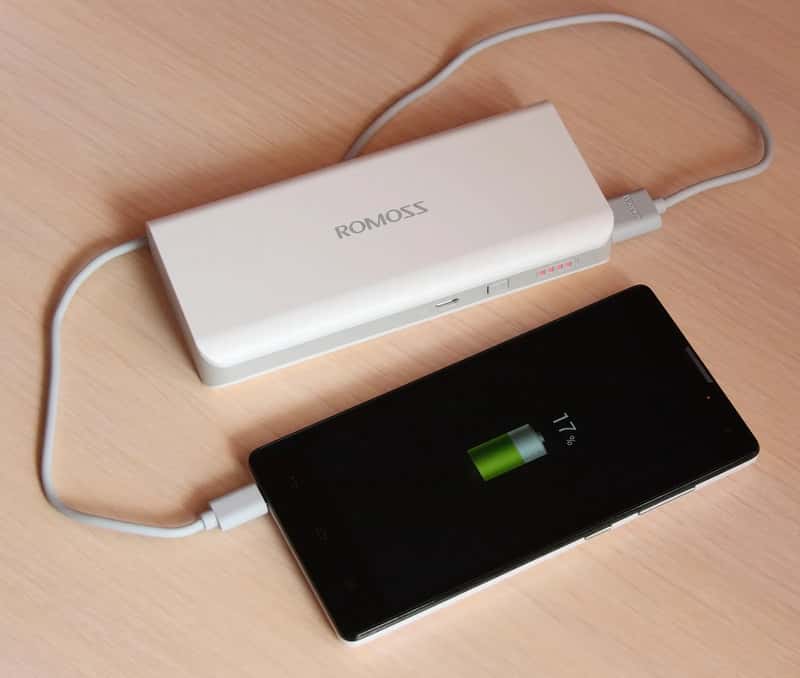 4. Packing power banks and spare batteries in checked luggage (By Ilya Plekhanov, CC BY-SA 3.0)
