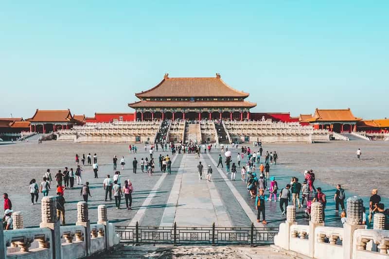 3. China: A Legacy of "Saving Face" That Turns Tips Into an Embarrassment (Image Credits: Unsplash)