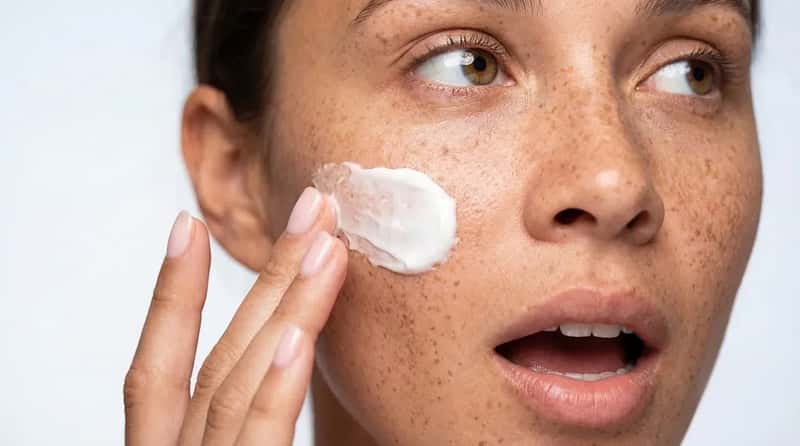8. Moisturizer and a Facial Mist (Image Credits: Pixabay)
