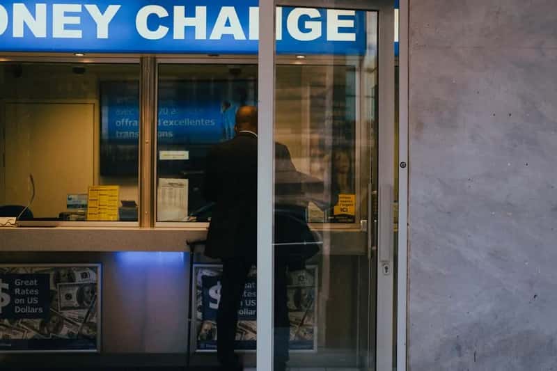 2. Exchanging cash at the first airport kiosk (Image Credits: Pexels)