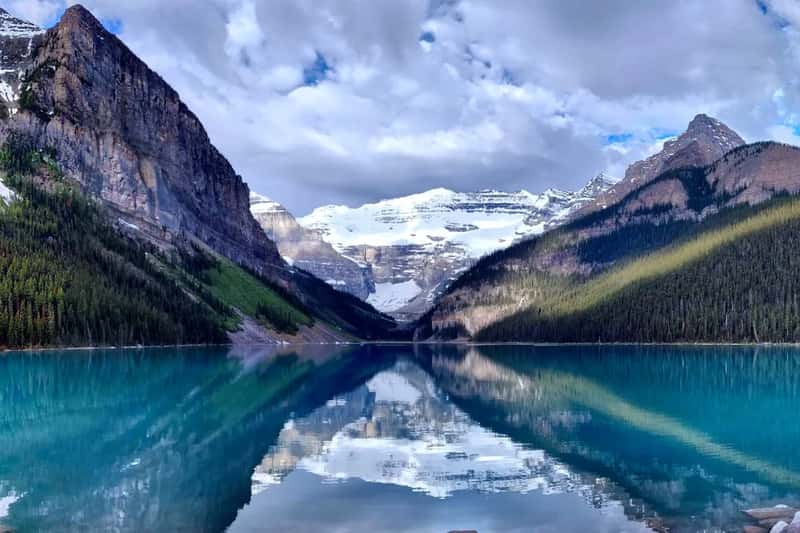4. Banff, Alberta (Image Credits: Unsplash)