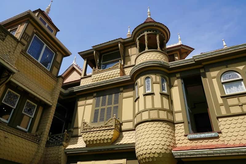 Winchester Mystery House, San Jose, California (Image Credits: Unsplash)