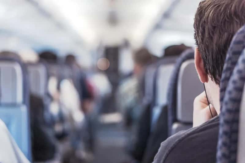 The Middle Seat Nobody Wants (Image Credits: Stocksnap)