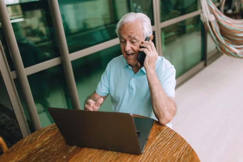 6. Loud Phone Calls and Speakerphone Conversations in Public (Image Credits: Pexels)