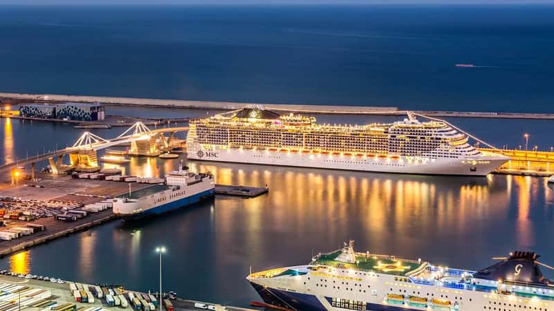 Barcelona trims its cruise berths (Marcel Sala / Traffic engineer, Flickr, CC BY 2.0)