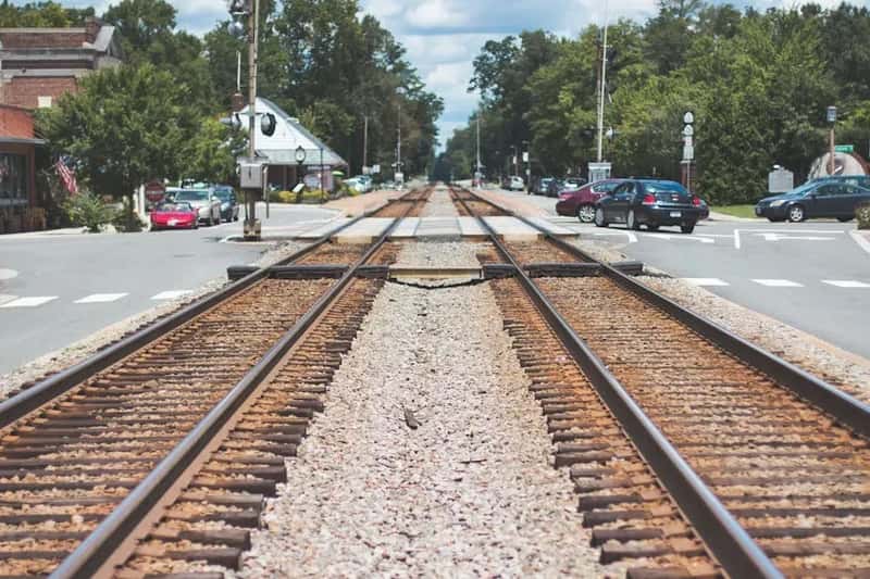What These Towns Tell Us About the Meaning of Wealth (Image Credits: Pexels)