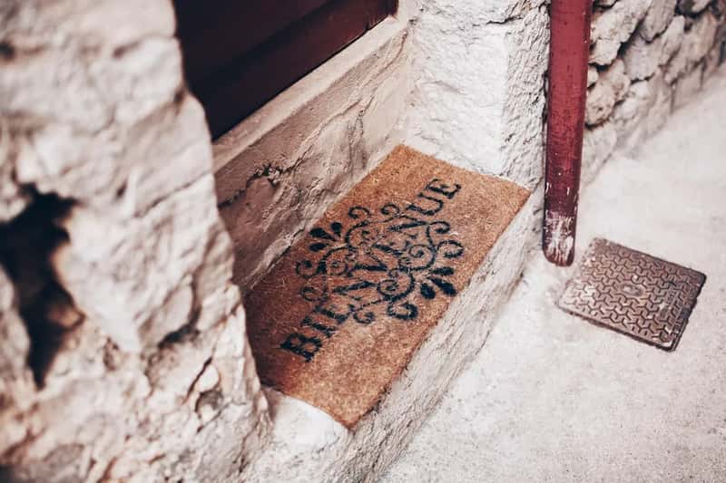 2. "I don't speak French" as an opening line (Image Credits: Unsplash)