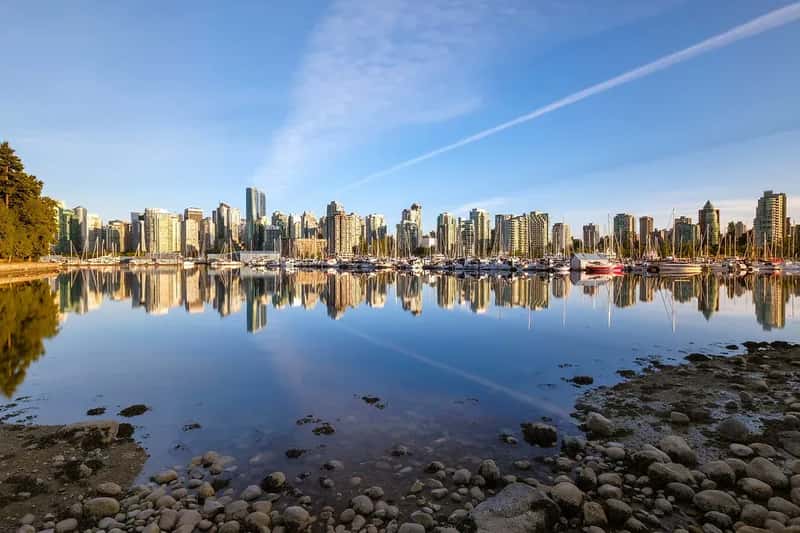2. Vancouver, British Columbia: Mountains, Ocean, and Everything Between (a.canvas.of.light, Flickr, CC BY 2.0)