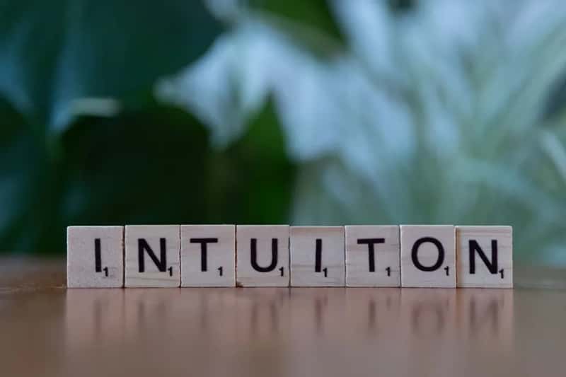 5. Gut instinct fires before conscious thought does (Image Credits: Pexels)