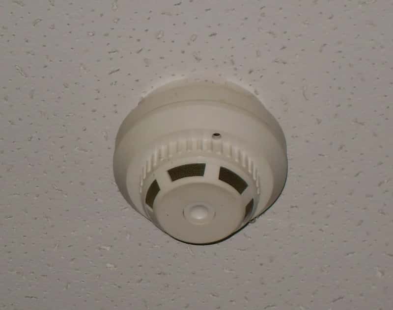 1. No visible smoke detectors or carbon monoxide alarms (By Georg Pik, Public domain)