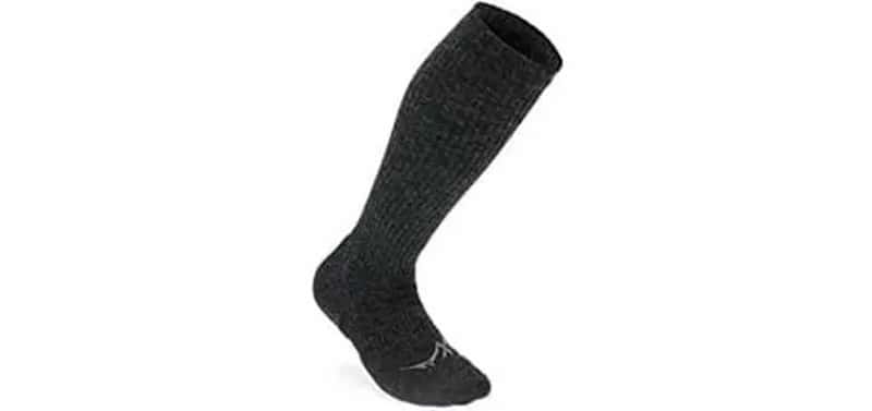 #6 - They Wear Compression Socks - and Put Them On Before They Board (Image Credits: Flickr)