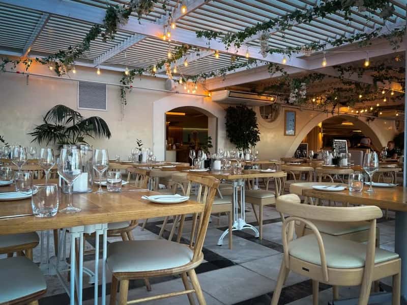 Dinner started to feel like a stage set instead of a meal (Image Credits: Pexels)