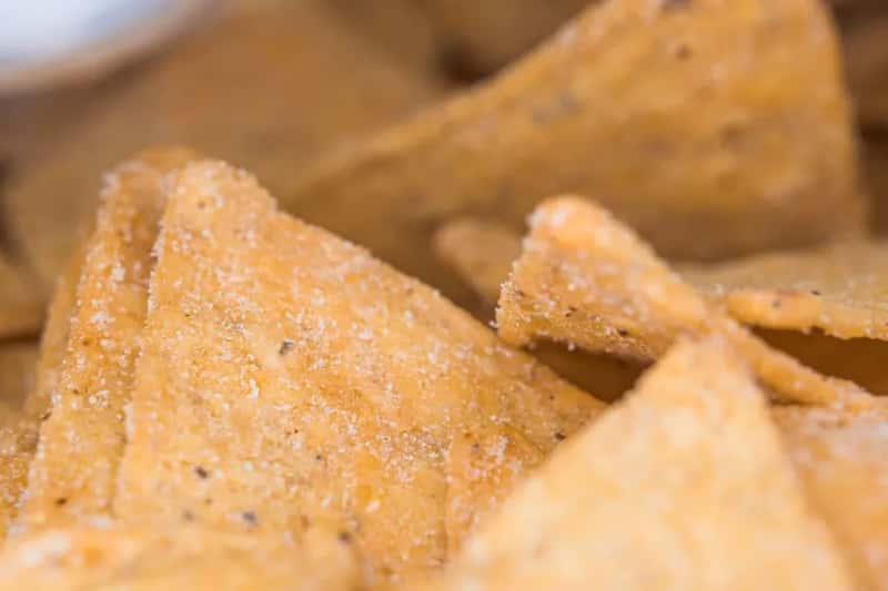 1. Salty packaged snacks and airline meals (Image Credits: Pexels)