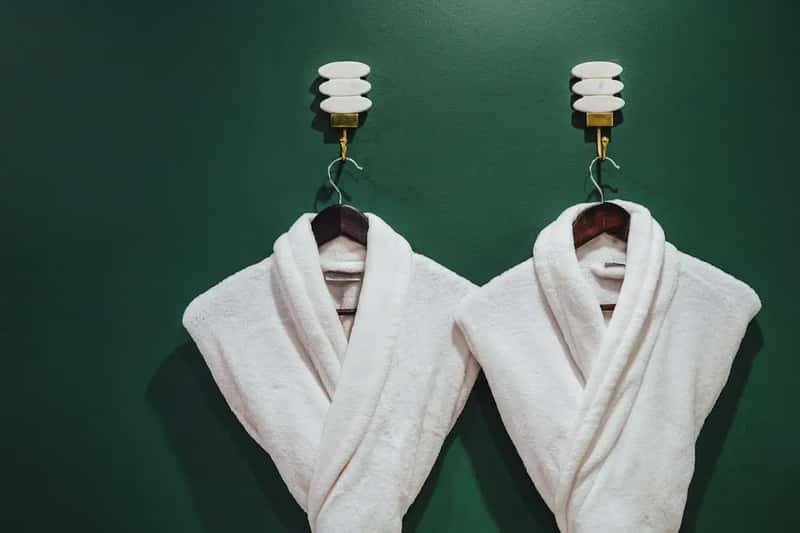 2. Treating Stolen Towels and Robes Like a Souvenir Game (Image Credits: Unsplash)