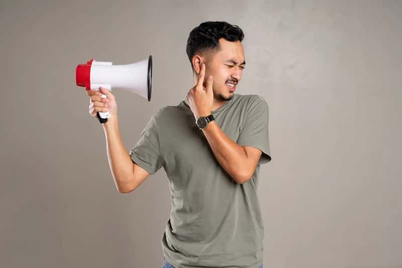 4. Reporting problems calmly and early rather than letting them build (Image Credits: Pexels)