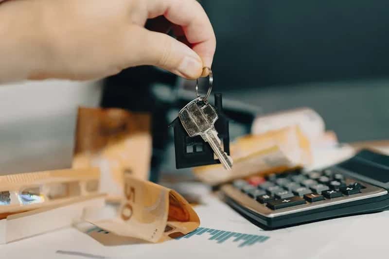The Fine Print That Voids Your Insurance Before You Even Start the Engine (Image Credits: Pexels)