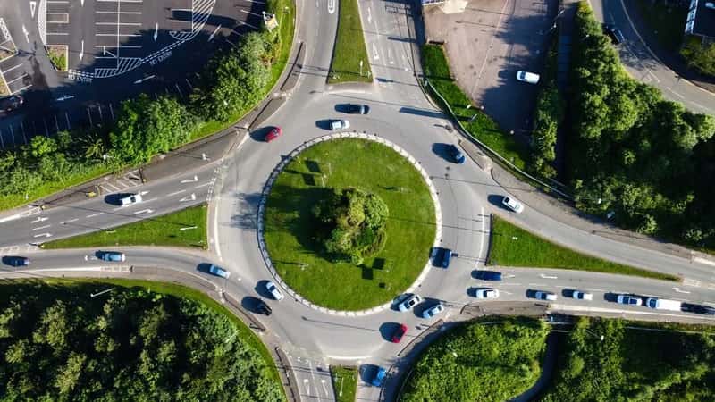 6. Driving on the left, and roundabouts everywhere (Image Credits: Pexels)
