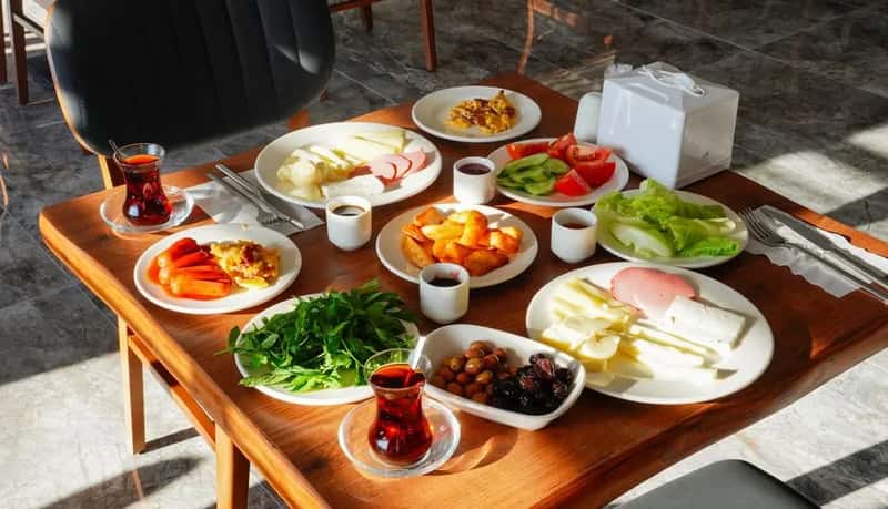 4. Camping at a table long after the plates are empty (Image Credits: Pexels)