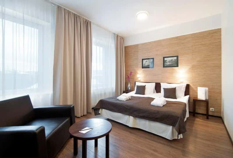 They Pay for Extra Days Themselves (Flickr: Zen Room - Kreutzwald Hotel Tallinn, CC BY-SA 2.0)