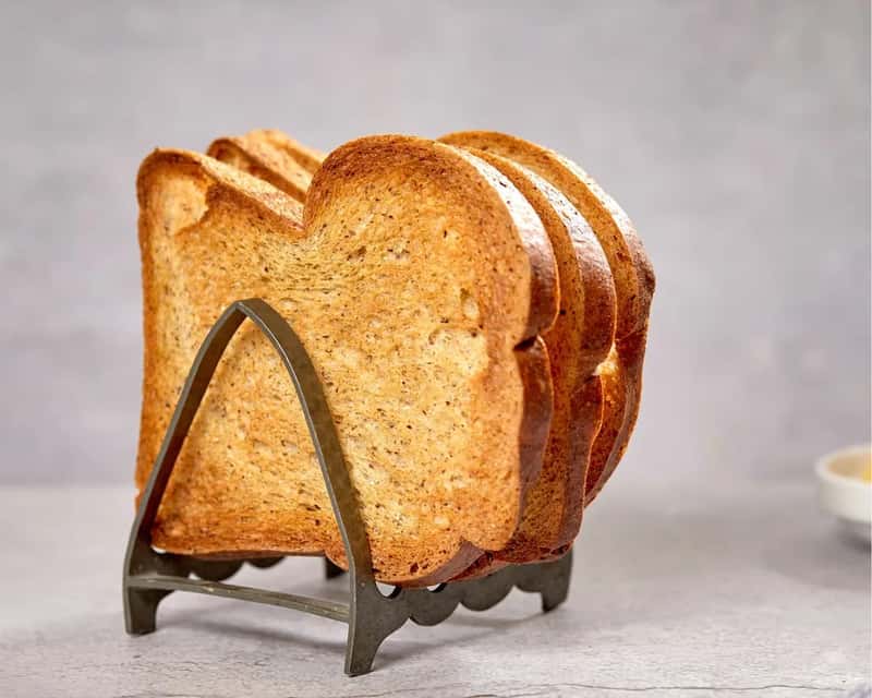 Bread and dripping, the taste of postwar frugality (Image Credits: Unsplash)