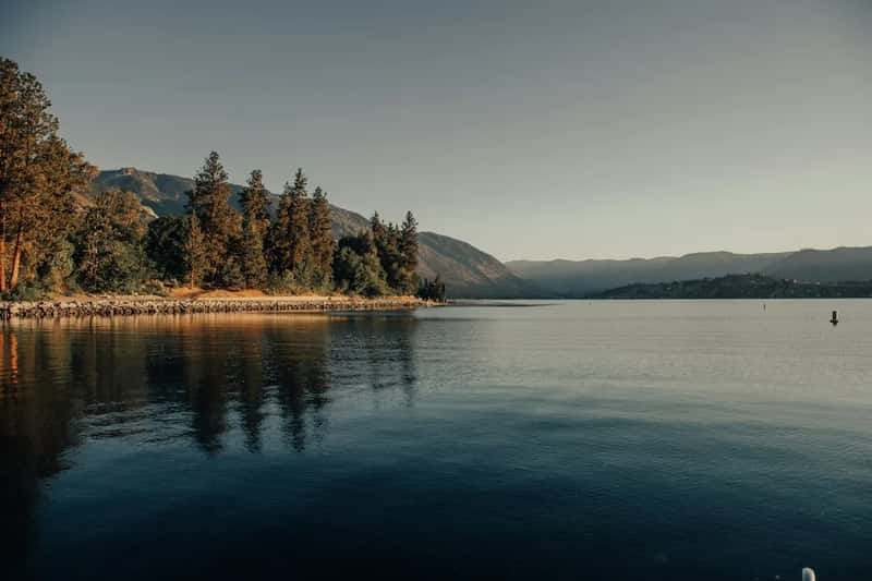 5. Lake Chelan, Washington: Fjord-Like Depths in the Cascades (Image Credits: Unsplash)